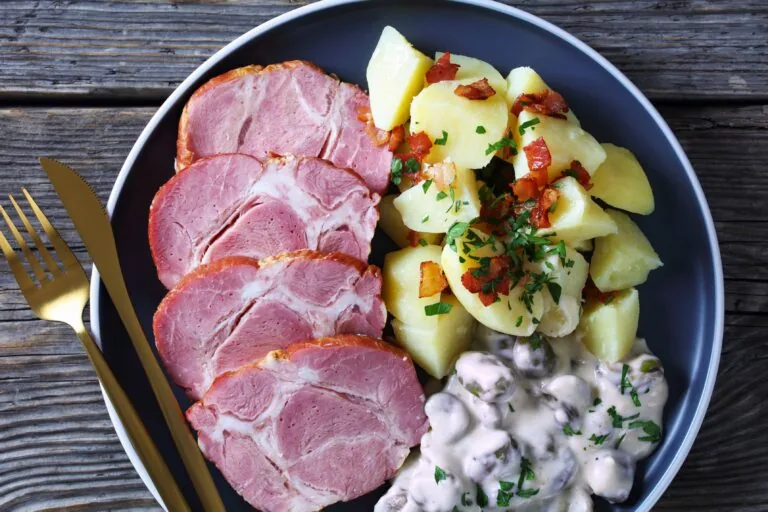 Judd mat Gaardebounen - smoked pork with broad beans (Luxembourg)