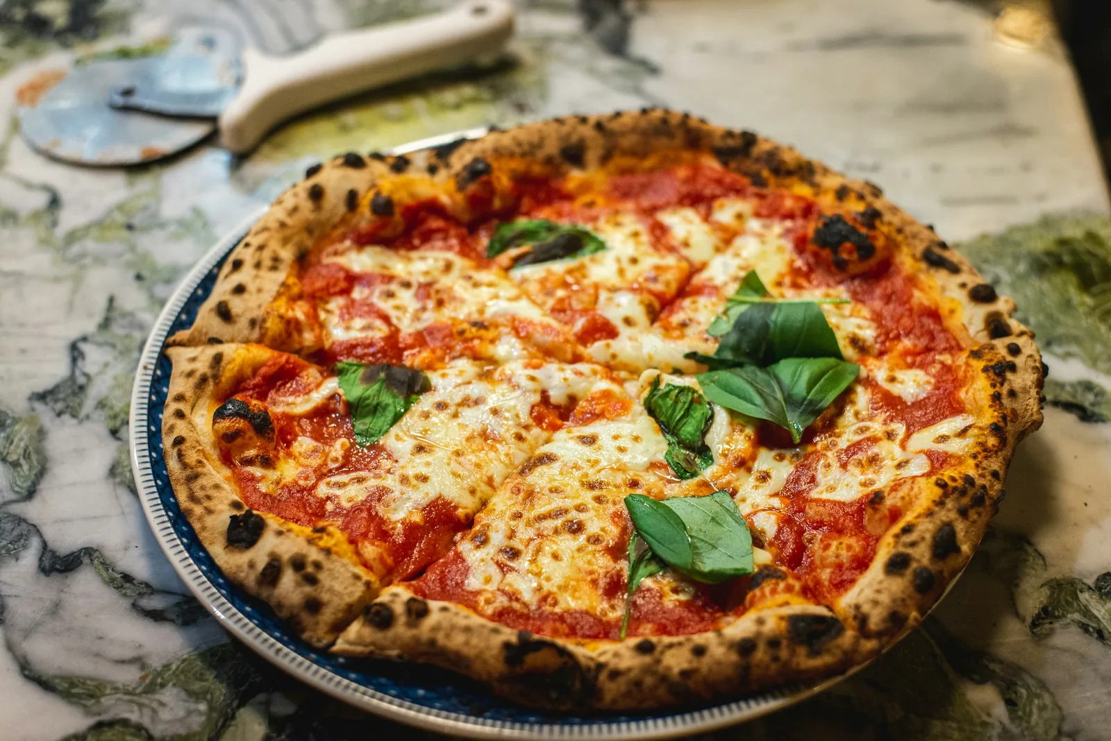 Round wood-fired Pizza Margherita (Naples)